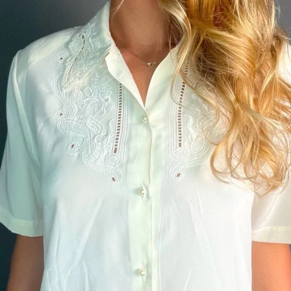 Vintage Christie & Jill Floral embroidered pearl appliqué button top Size 6